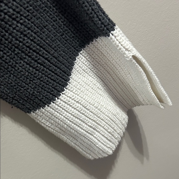 GAP Charcoal and White Crew Neck Sweater - Picture 9 of 11